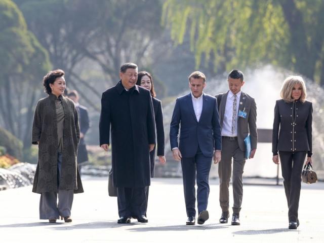 习近平同法国总统马克龙在成都非正式会晤